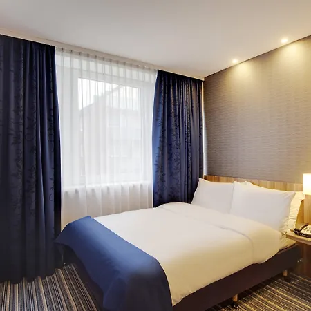 Premier Inn Hamburg City Alster-3
